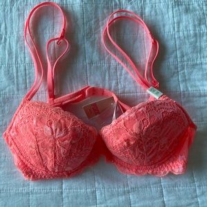 Pink by Victoria’s Secret lightly lined bra.